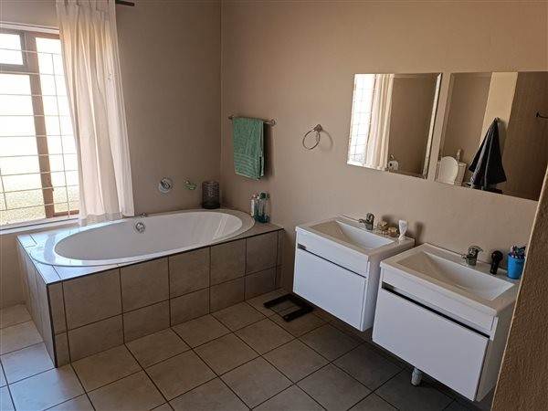 7.5 Bed House in Grootfontein Estate photo number 22