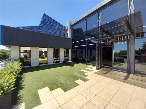 363  m² Commercial space