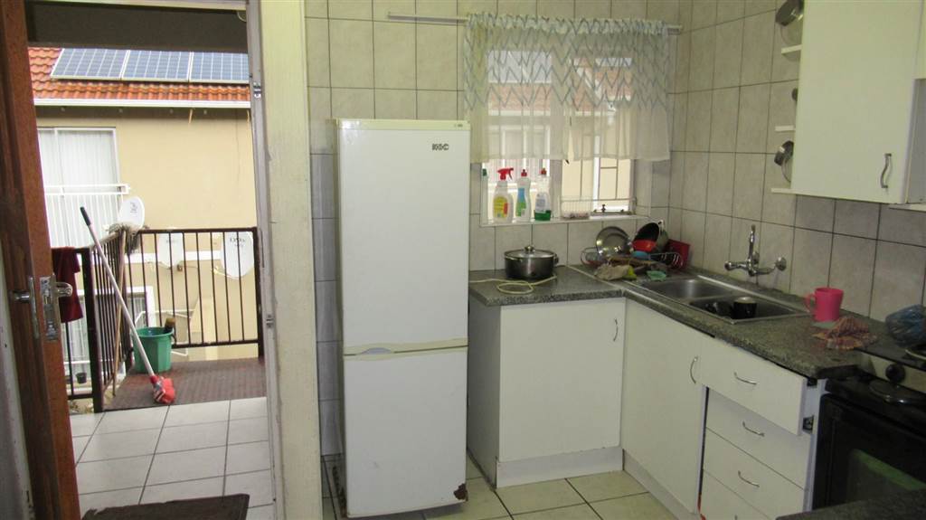 2 Bed Townhouse in Boksburg Central photo number 5