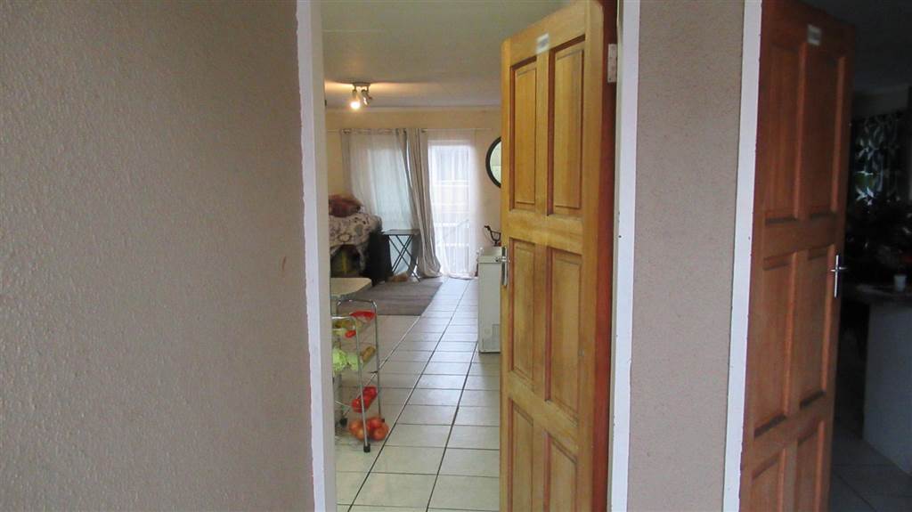 2 Bed Townhouse in Boksburg Central photo number 2