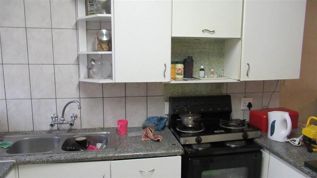 2 Bed Townhouse in Boksburg Central photo number 4