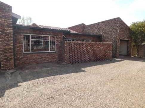 2 Bed Townhouse in Parys photo number 21
