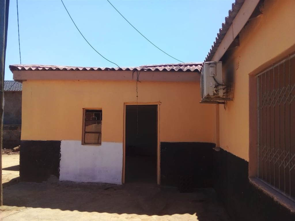 2 Bed House in Folweni photo number 11