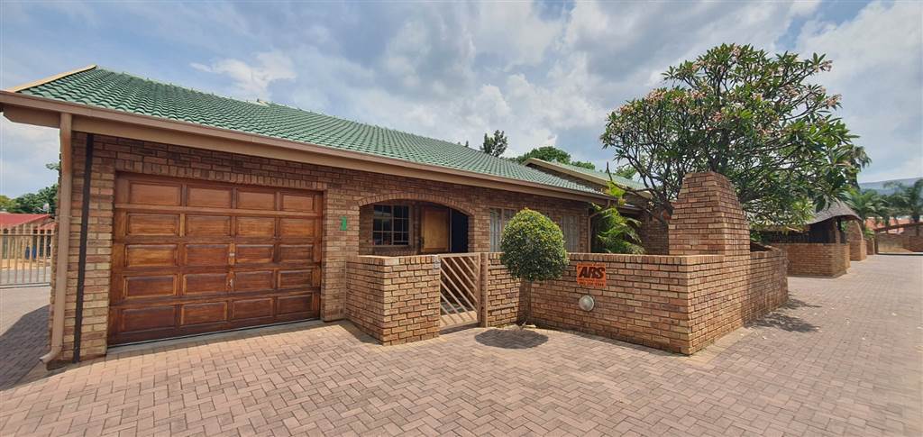 3 Bed Townhouse in Protea Park photo number 1
