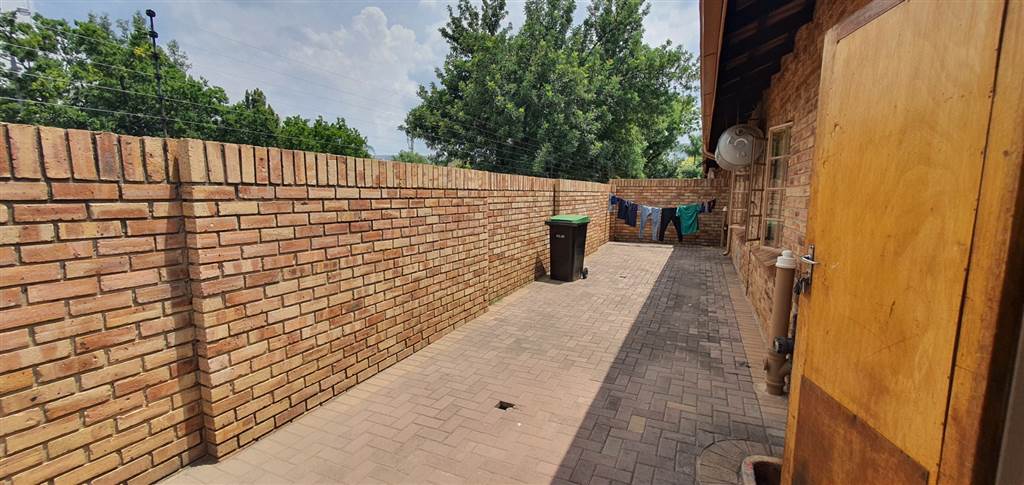 3 Bed Townhouse in Protea Park photo number 16