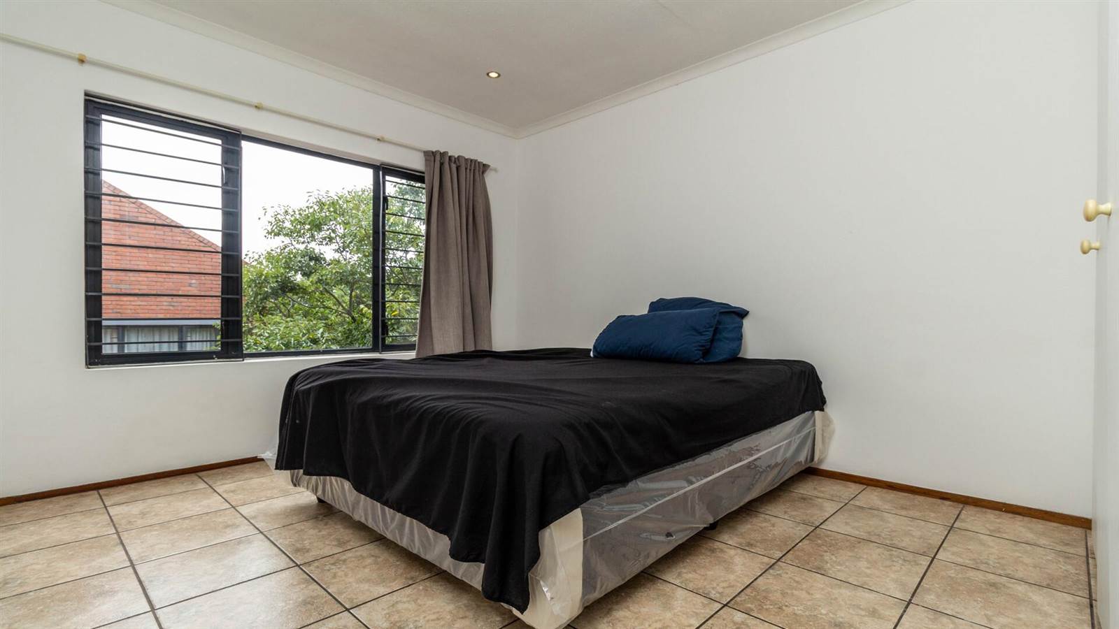 2 Bed Apartment in Auckland Park photo number 25