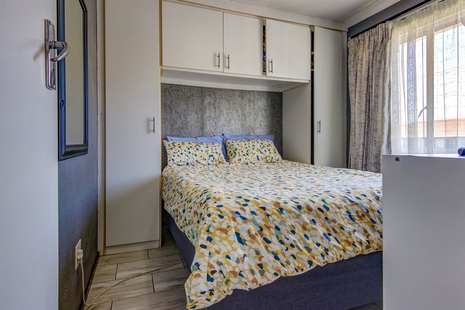 2 Bed Apartment in Glen Marais photo number 8