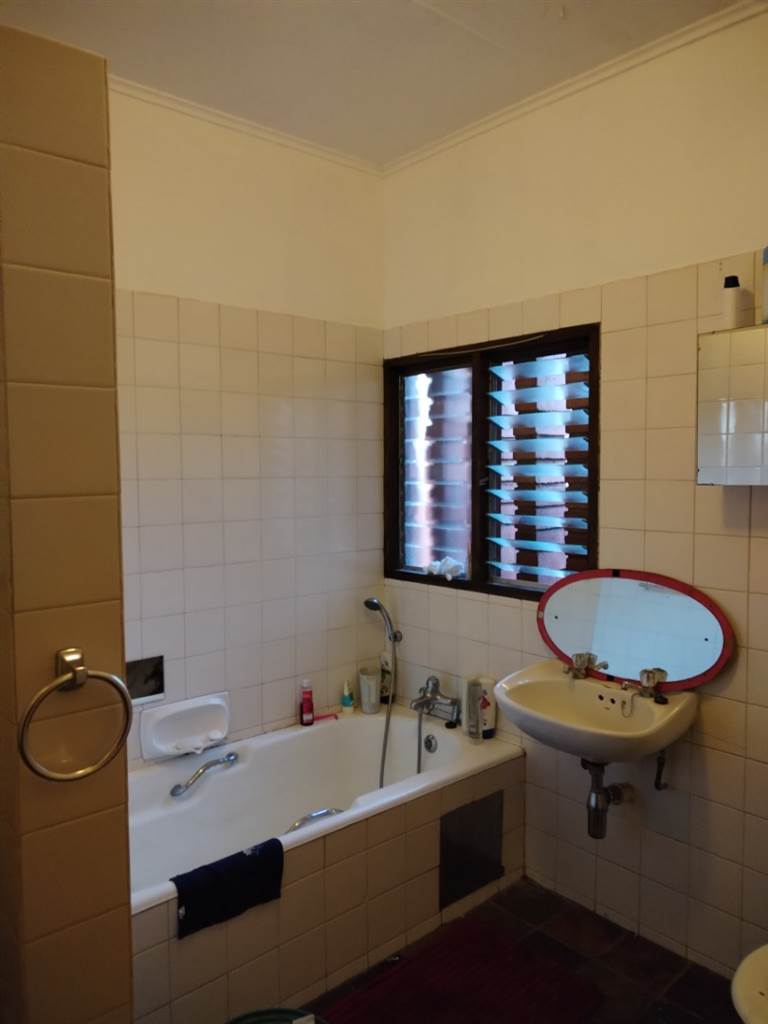 2 Bed Townhouse in Secunda photo number 9