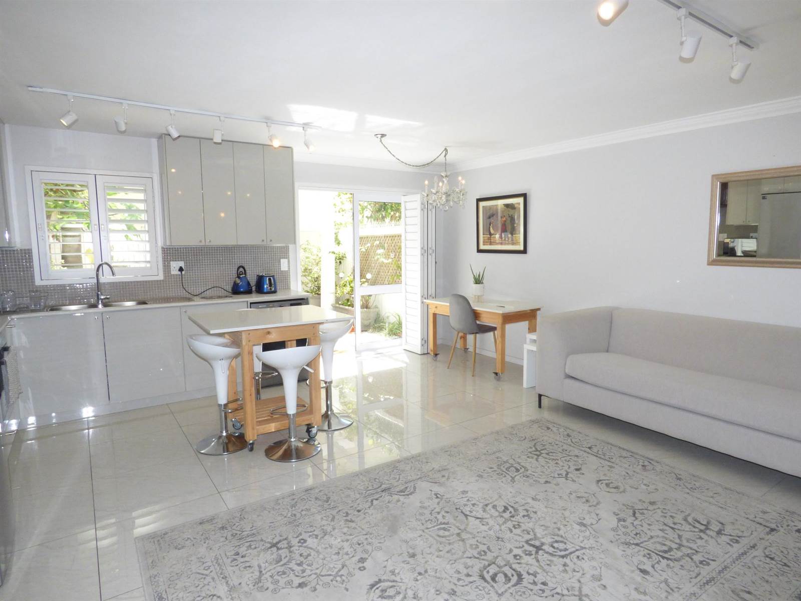 1 Bed Apartment in Fresnaye photo number 1