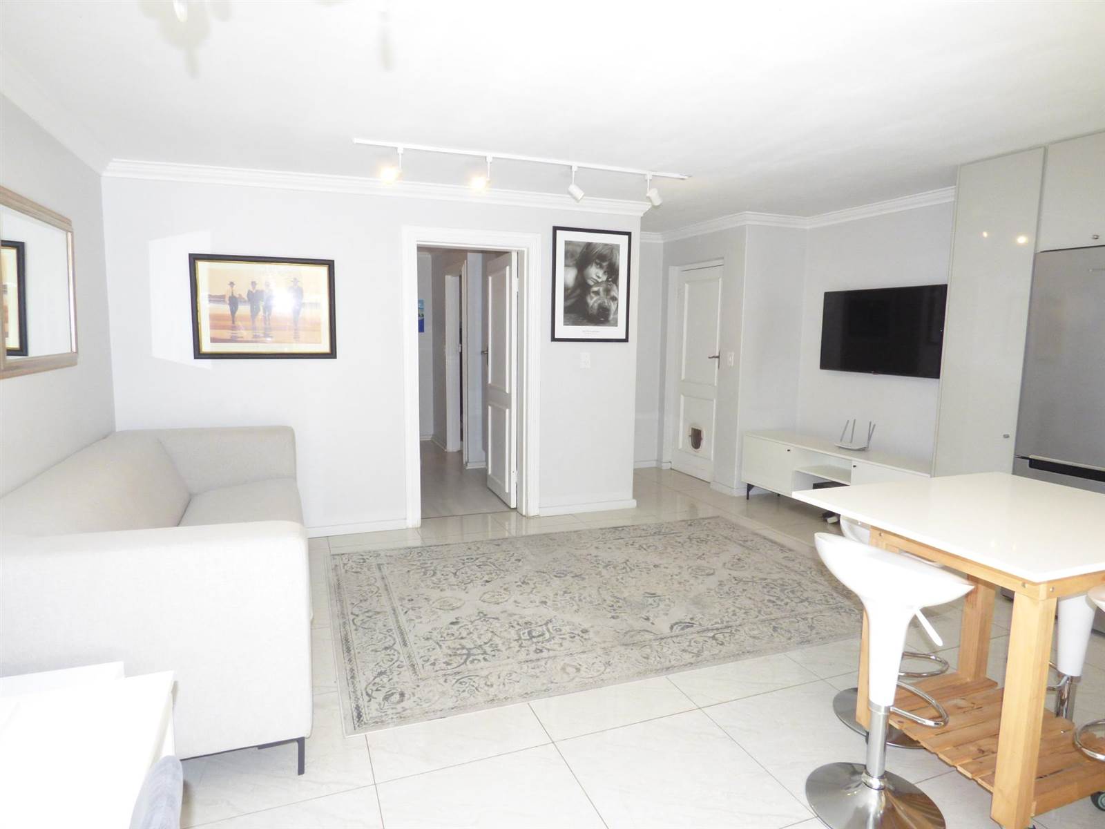 1 Bed Apartment in Fresnaye photo number 3