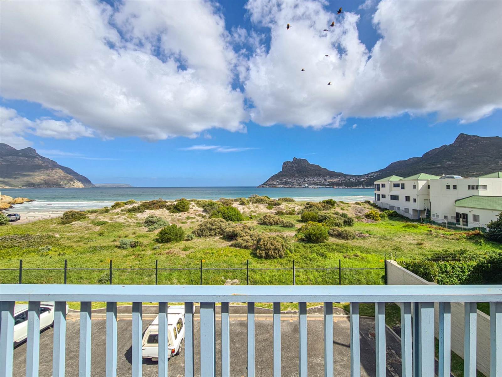 2 Bed Apartment in Hout Bay and surrounds photo number 1