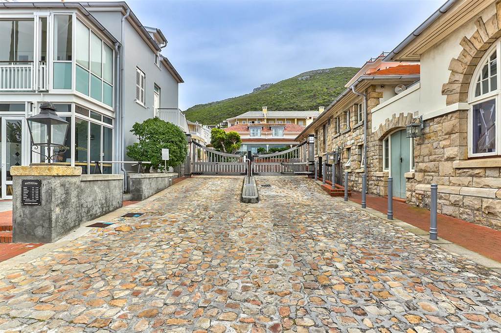 3 Bed Townhouse in Kalk Bay photo number 28