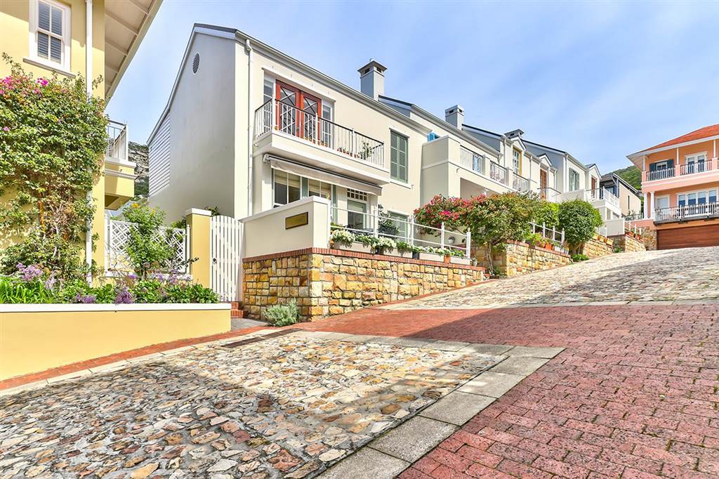 3 Bed Townhouse in Kalk Bay photo number 24