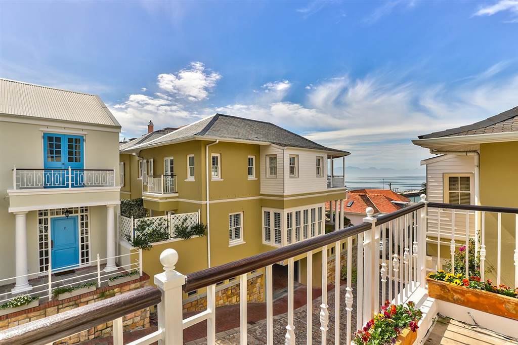 3 Bed Townhouse in Kalk Bay photo number 23