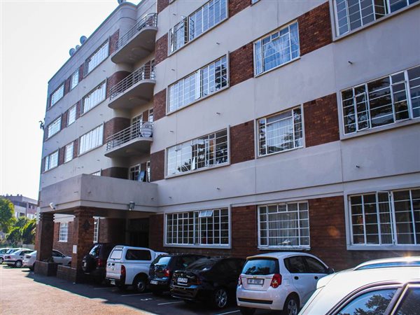 Bachelor apartment in Yeoville