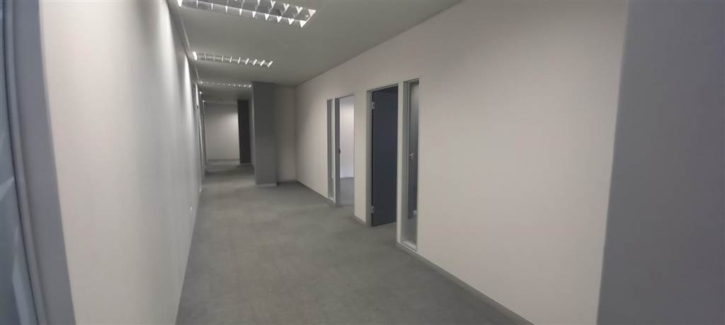 217  m² Office Space in Die Hoewes photo number 13