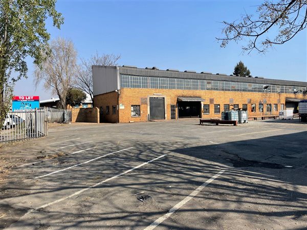 2 300  m² Industrial space