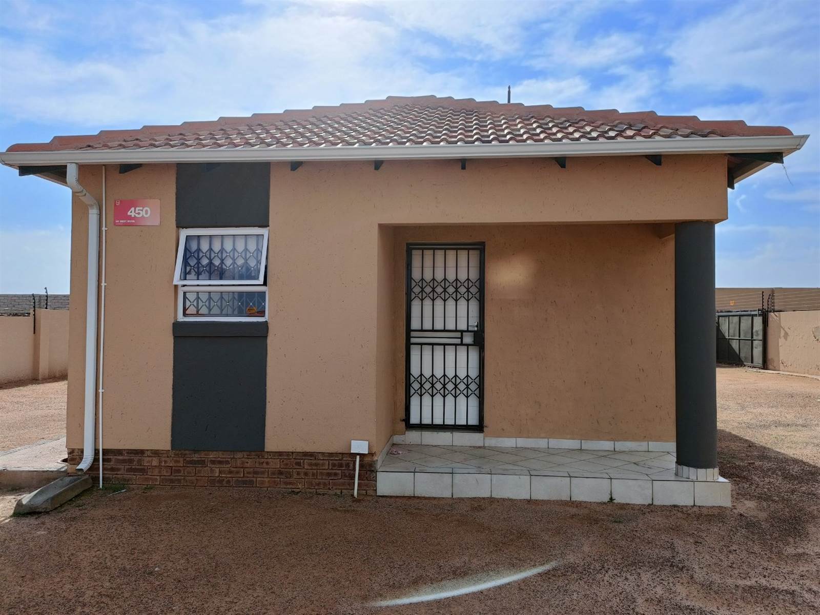 2 Bed House in Azaadville Gardens photo number 1
