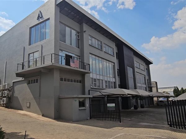 236  m² Commercial space