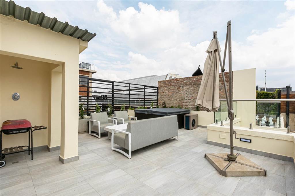 3 Bed Apartment in City & Suburban (Maboneng) photo number 18