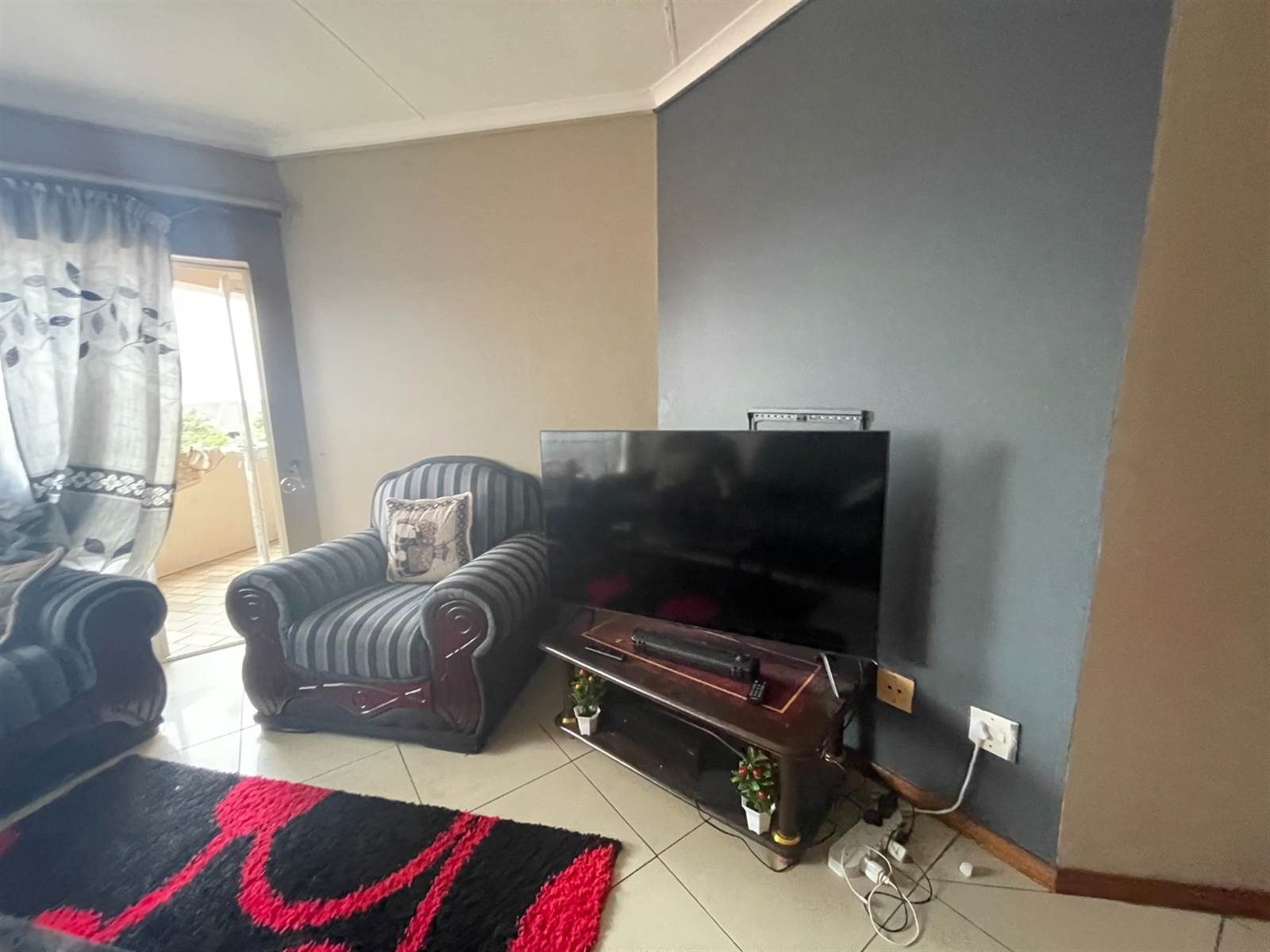 2 Bed Flat in Southernwood photo number 3