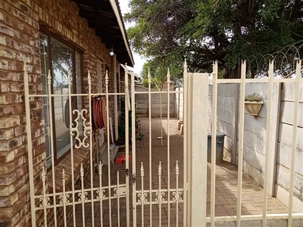3 Bedroom Townhouse 3 Bedroom Townhouse