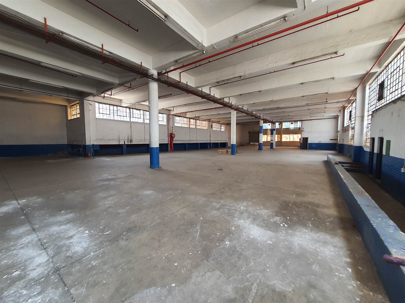 1389  m² Industrial space in Benrose photo number 2