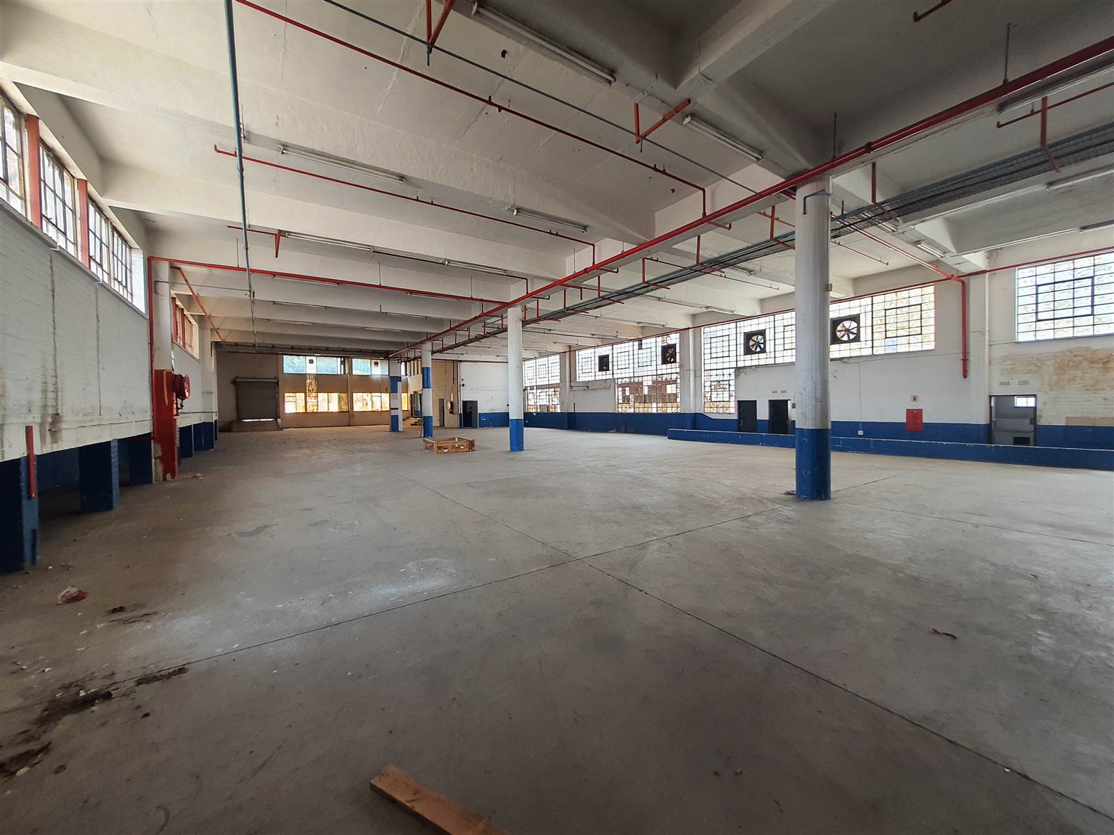 1389  m² Industrial space in Benrose photo number 4
