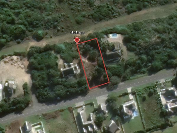 1 348 m² Land