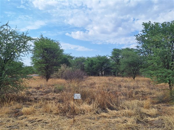 1 060 m² Land