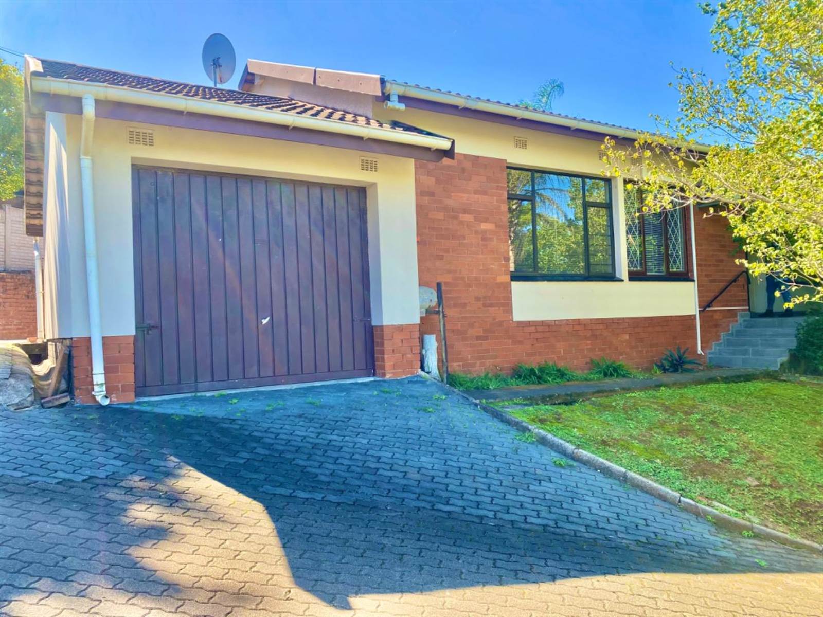 3 Bed Townhouse in Amanzimtoti photo number 1