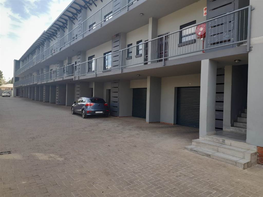 2 Bed Townhouse in Pretoria North photo number 17