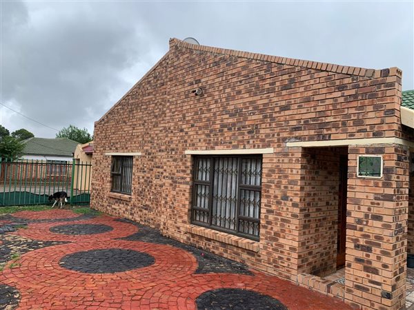 4 Bedroom House 4 Bedroom House