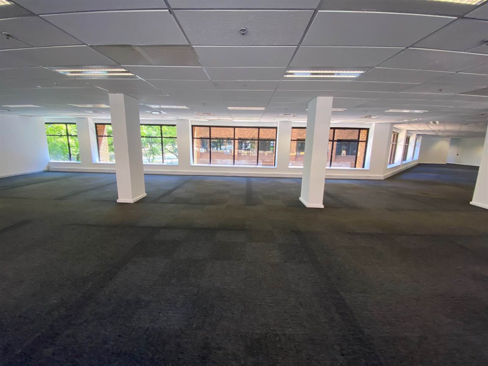 1157.6  m² Commercial space in Sandown photo number 4