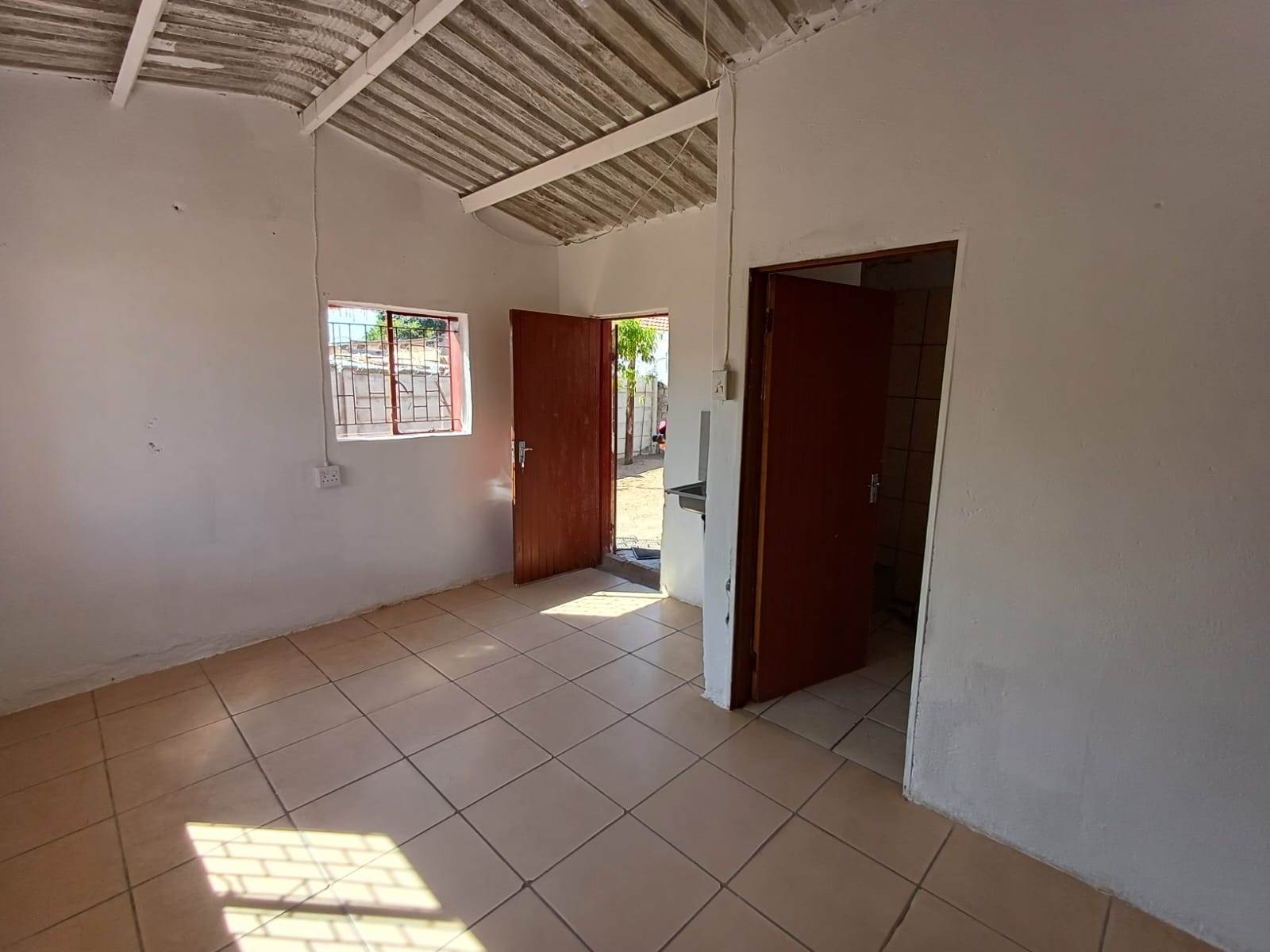 2 Bed House in Seshego photo number 3
