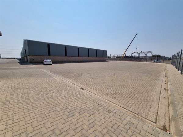 970  m² Industrial space