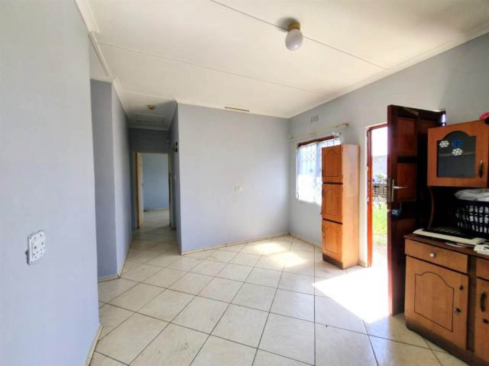 3 Bed House in Phoenix photo number 7