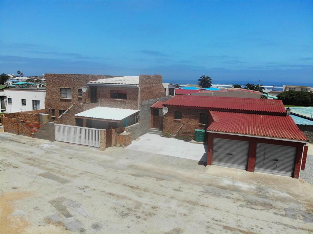 4 Bed House in Port Nolloth photo number 30