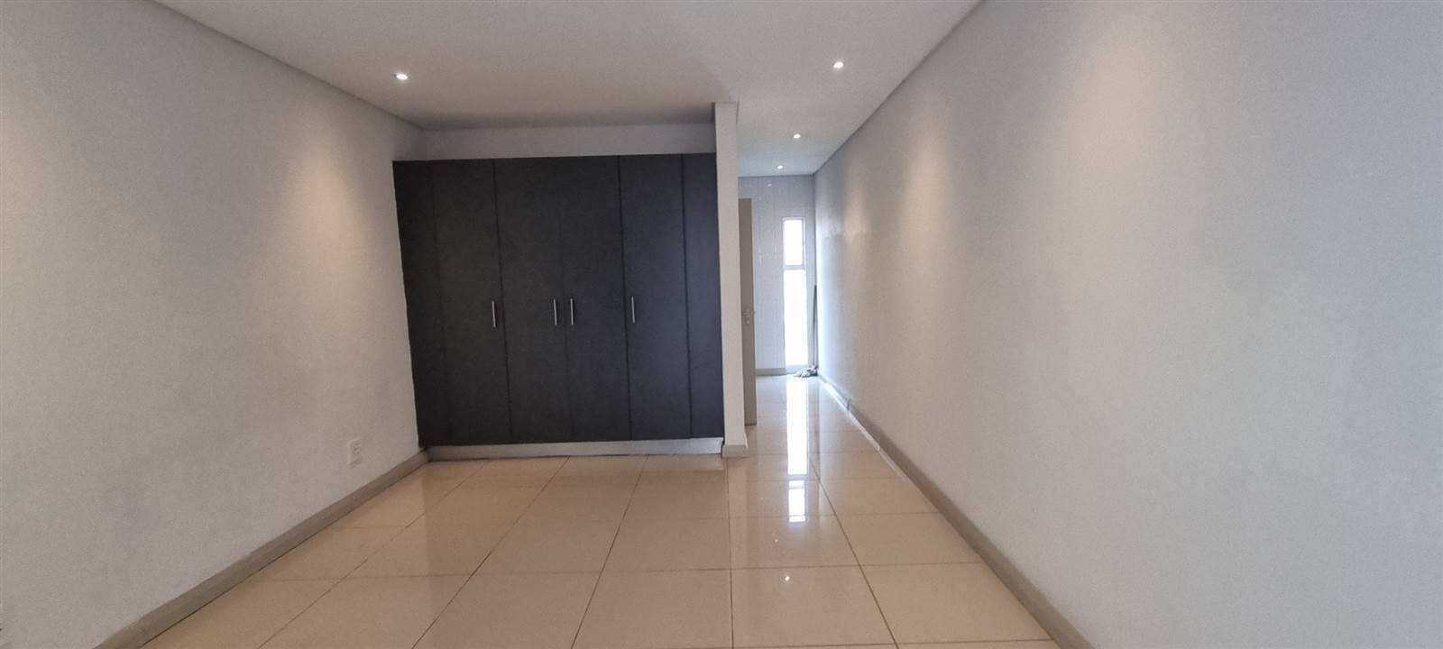1 Bed Apartment in Jeppestown photo number 3