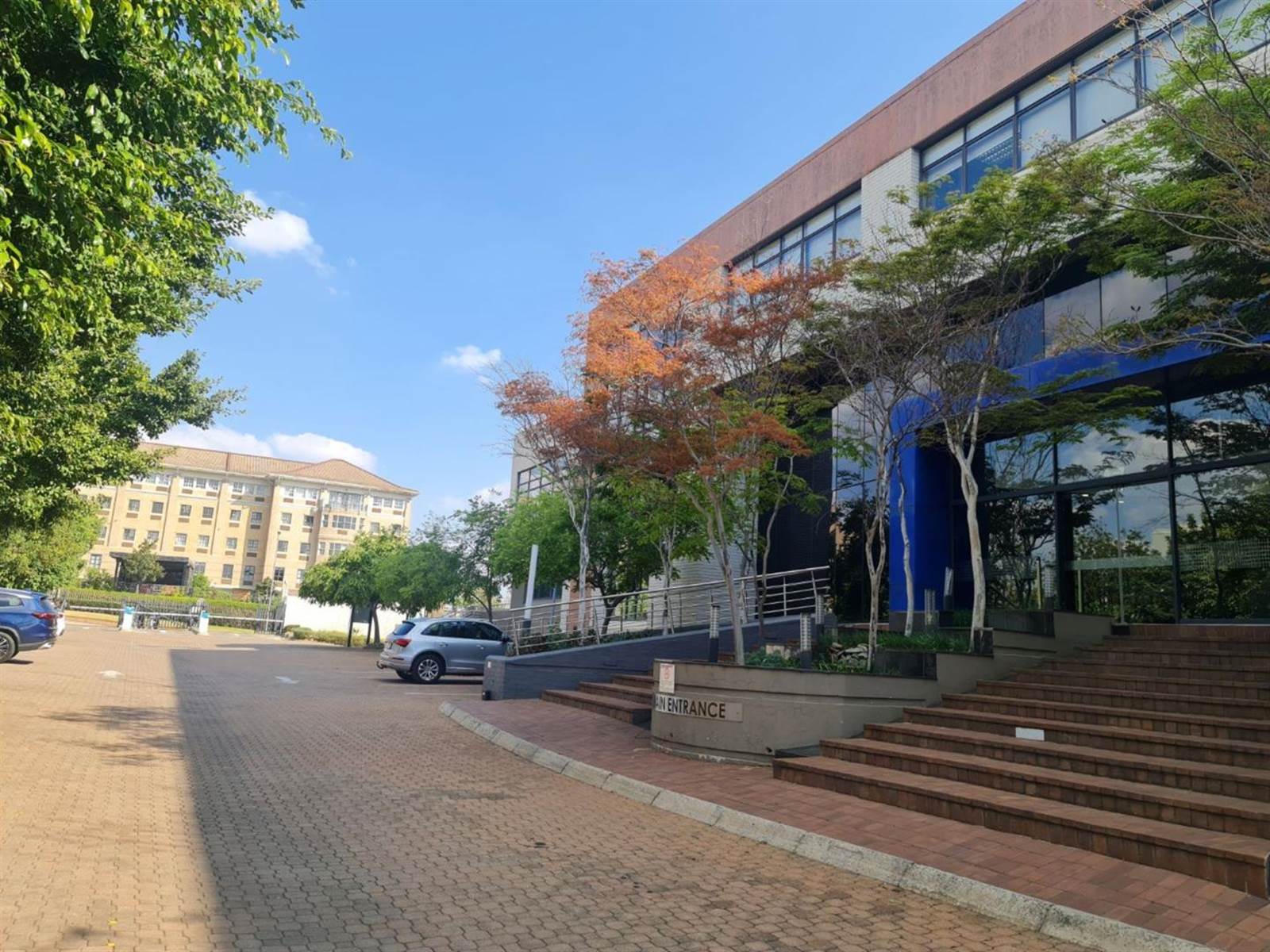 753  m² Commercial space in Sunninghill photo number 1