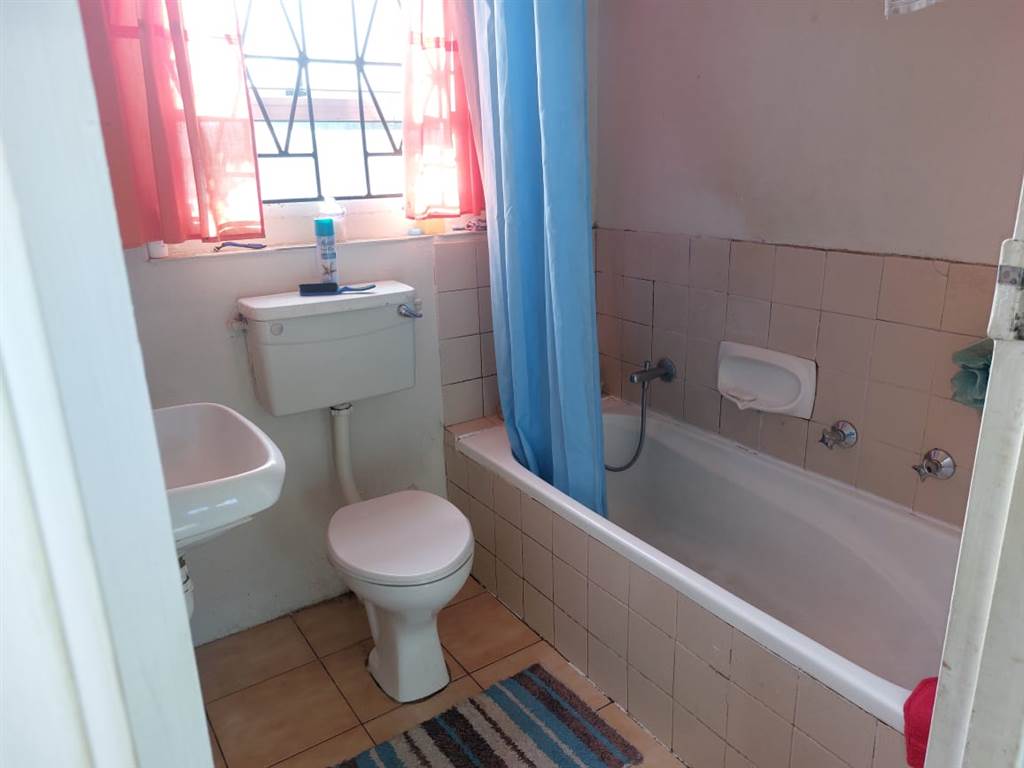 3 Bed House in Strandfontein photo number 8