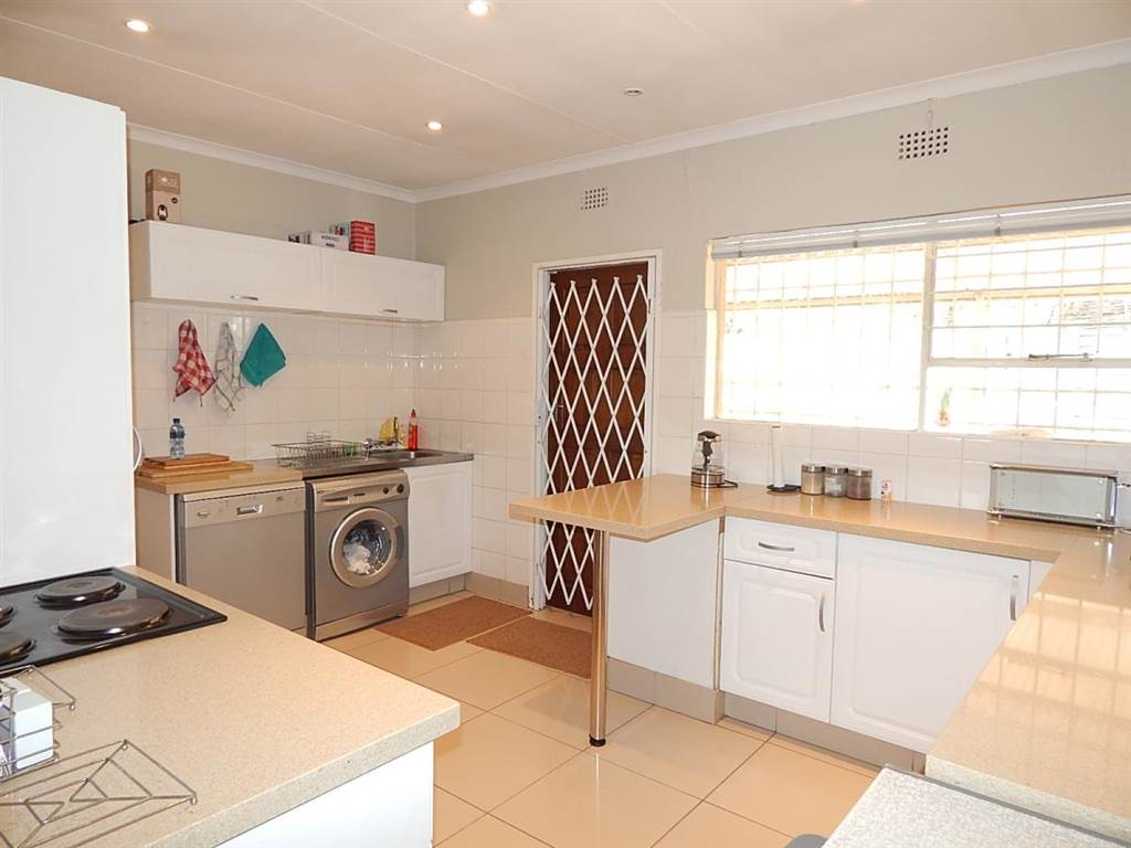 4 Bed House in Randpark Ridge photo number 2