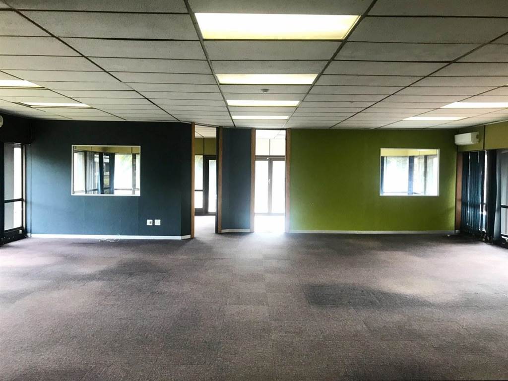 561  m² Office Space in Bedfordview photo number 3