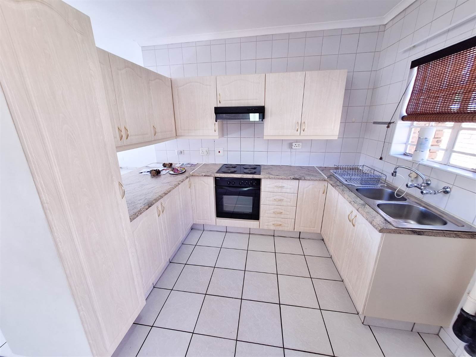 2 Bed Townhouse in Chancliff Ridge photo number 4