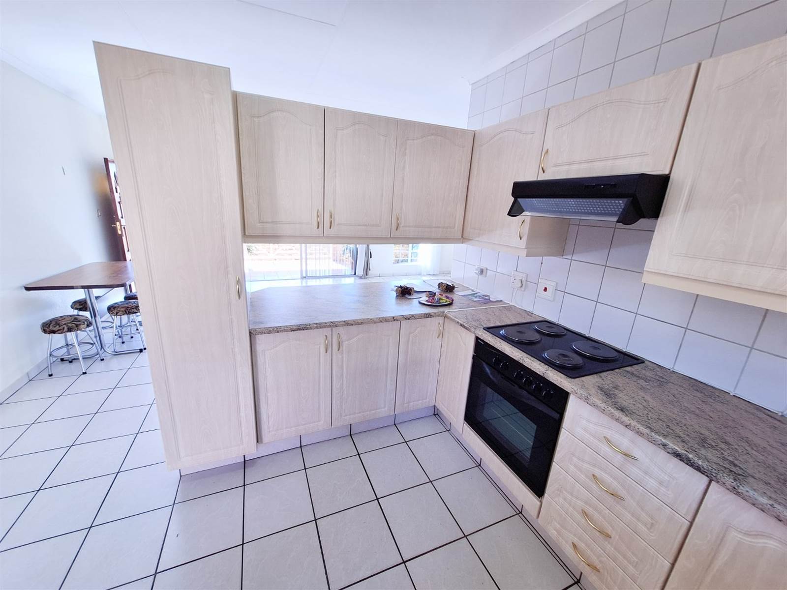 2 Bed Townhouse in Chancliff Ridge photo number 5