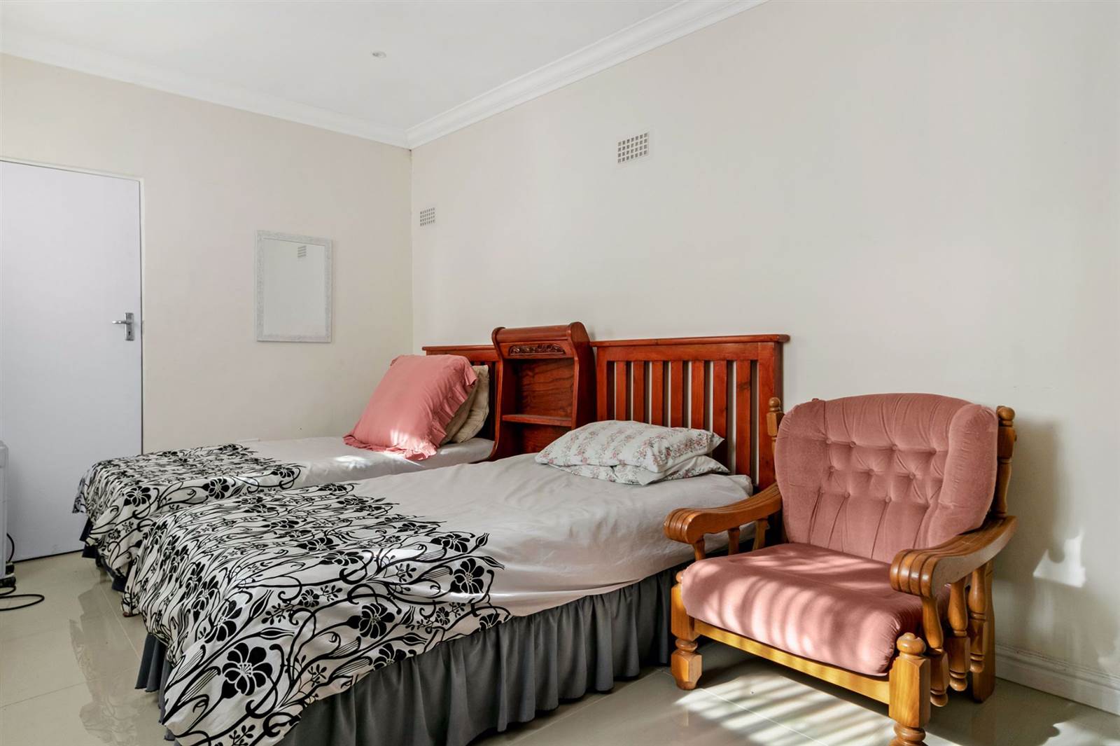6 Bed House in Wynberg Upper photo number 19