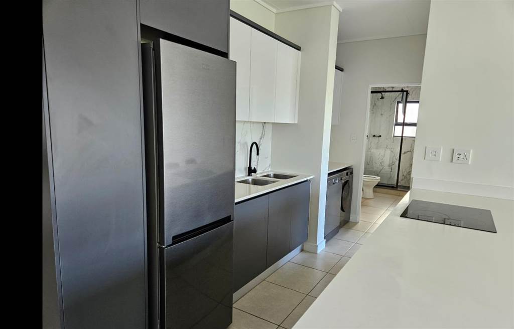 1 Bed Apartment in Somerset West Central photo number 4