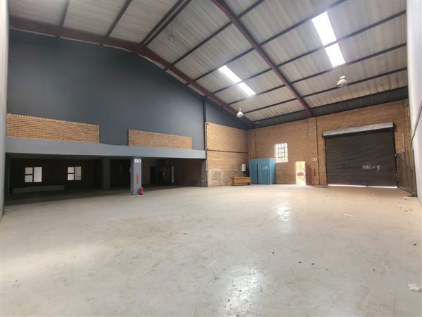 600 m² Industrial space 600 m² Industrial space