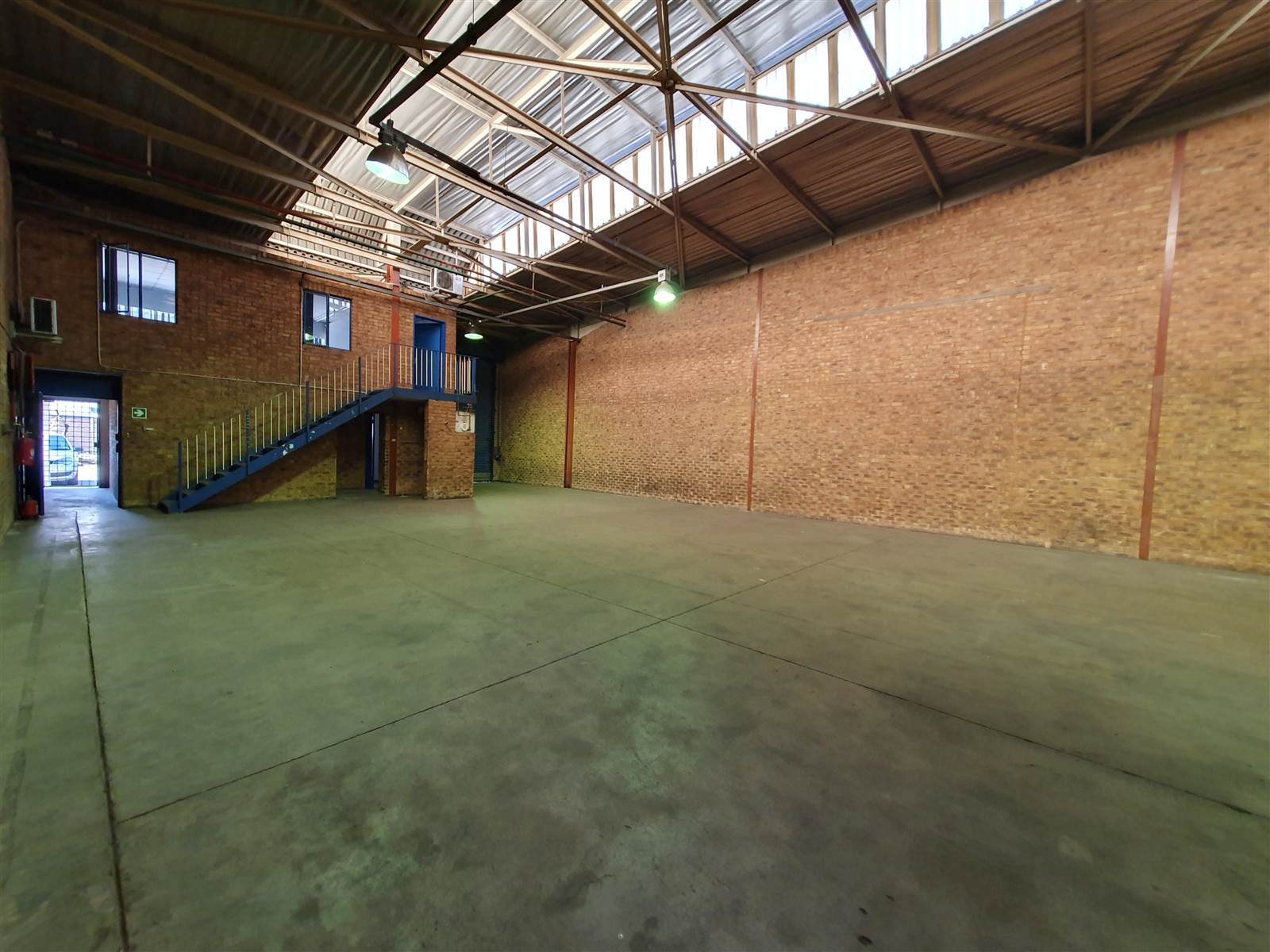 350  m² Industrial space in Meadowdale photo number 2