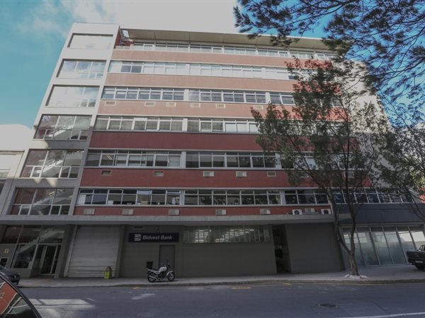 904  m² Commercial space